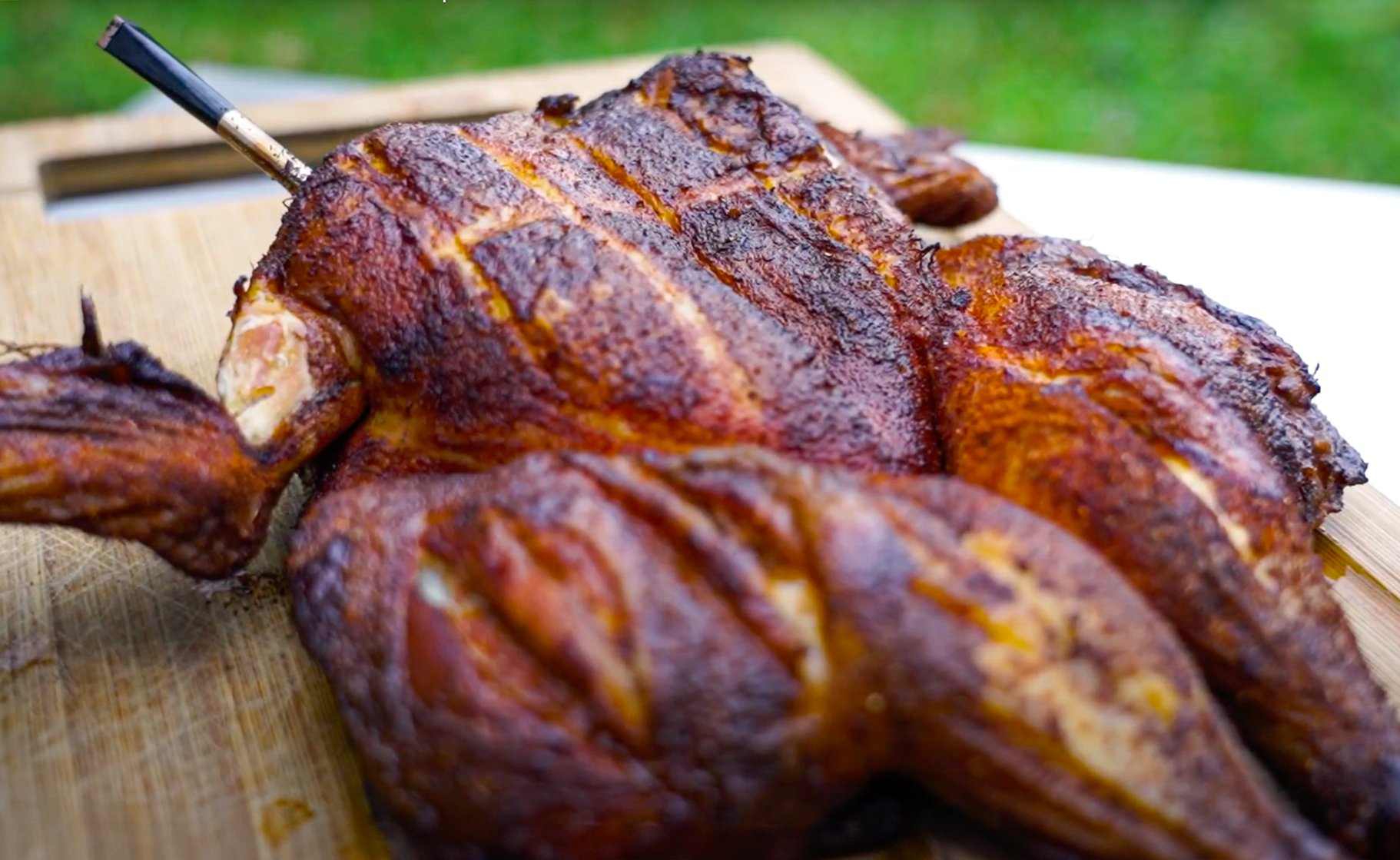 Dokonale šťavnaté uzené kuře v udírně Borniak