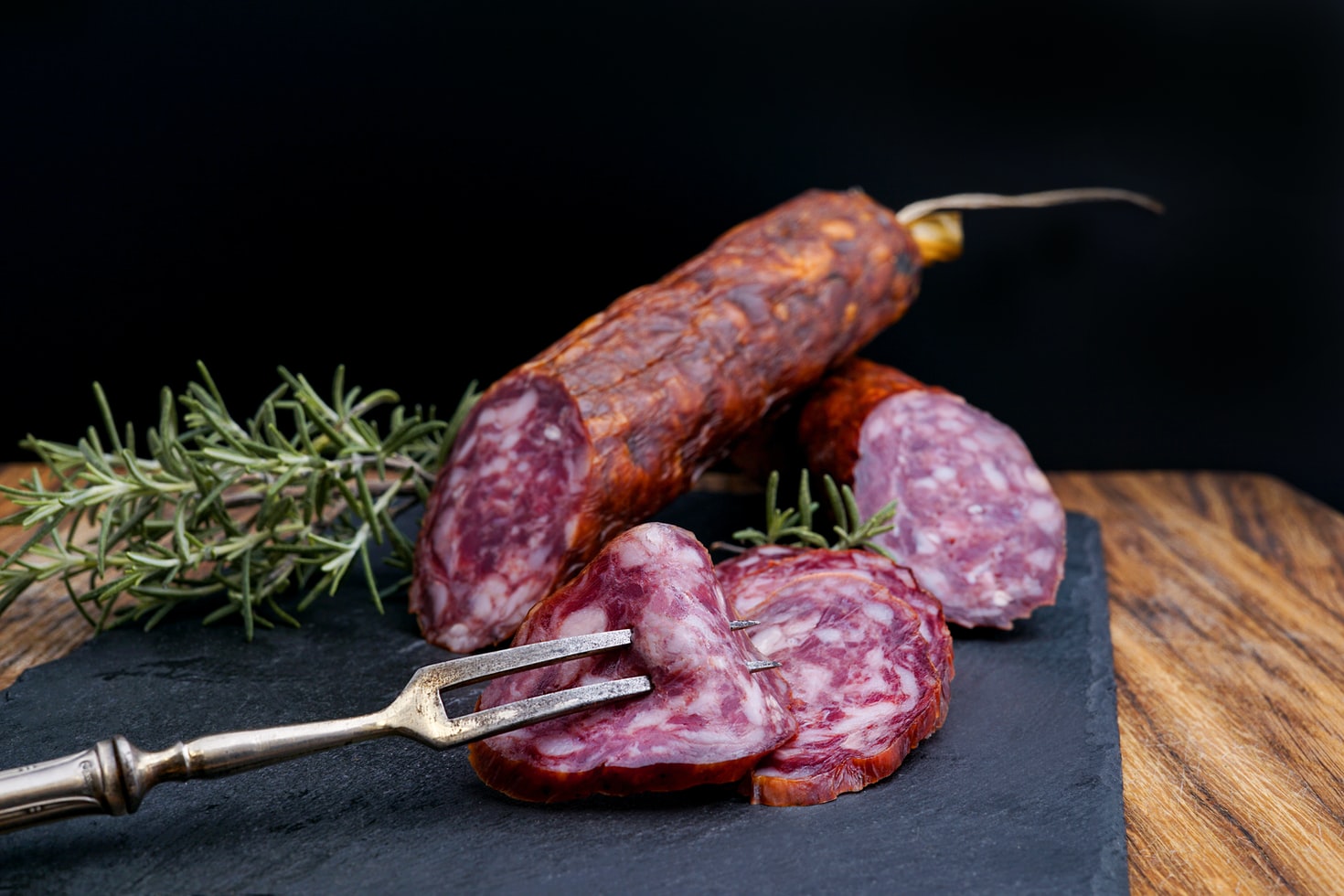 Recept na domácí uzenou klobásu
