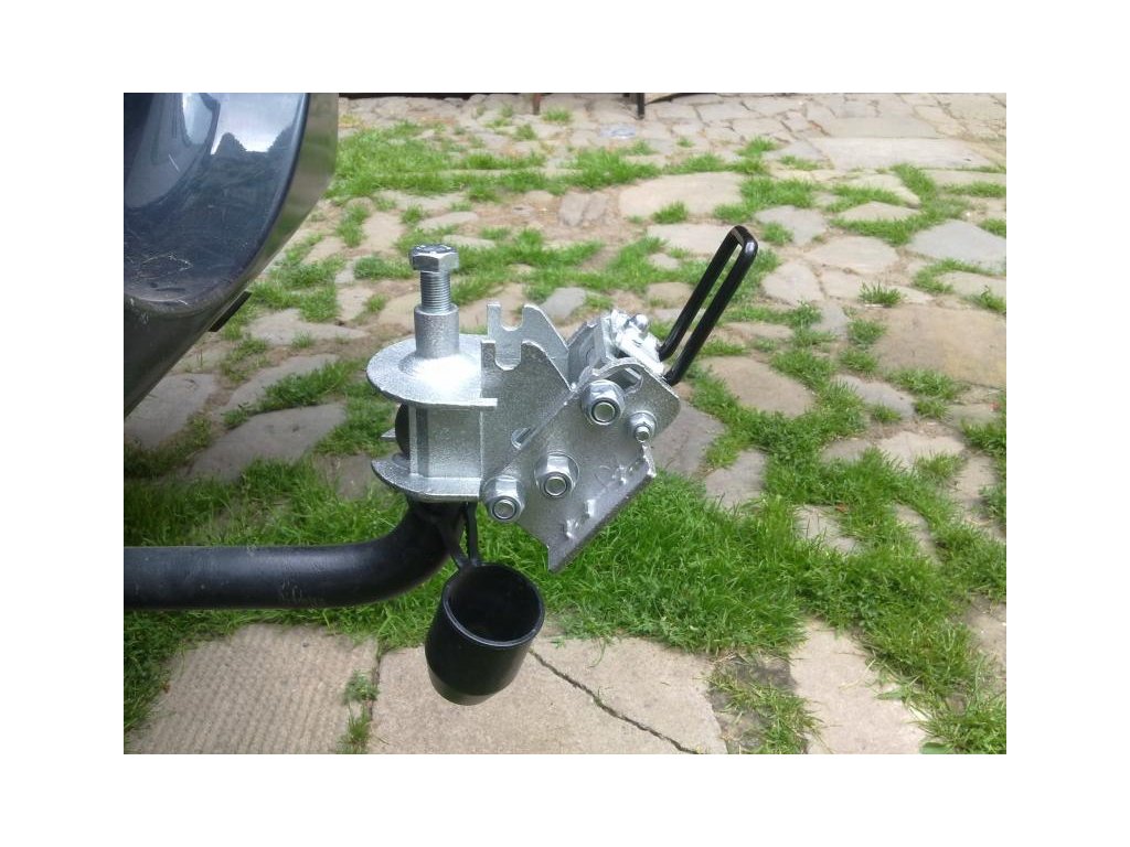 Držák na tažné zařízení pro nosič zvěře šroubový sklopný