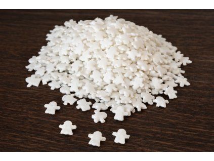 Hromádka cukrových postaviček na dřevě