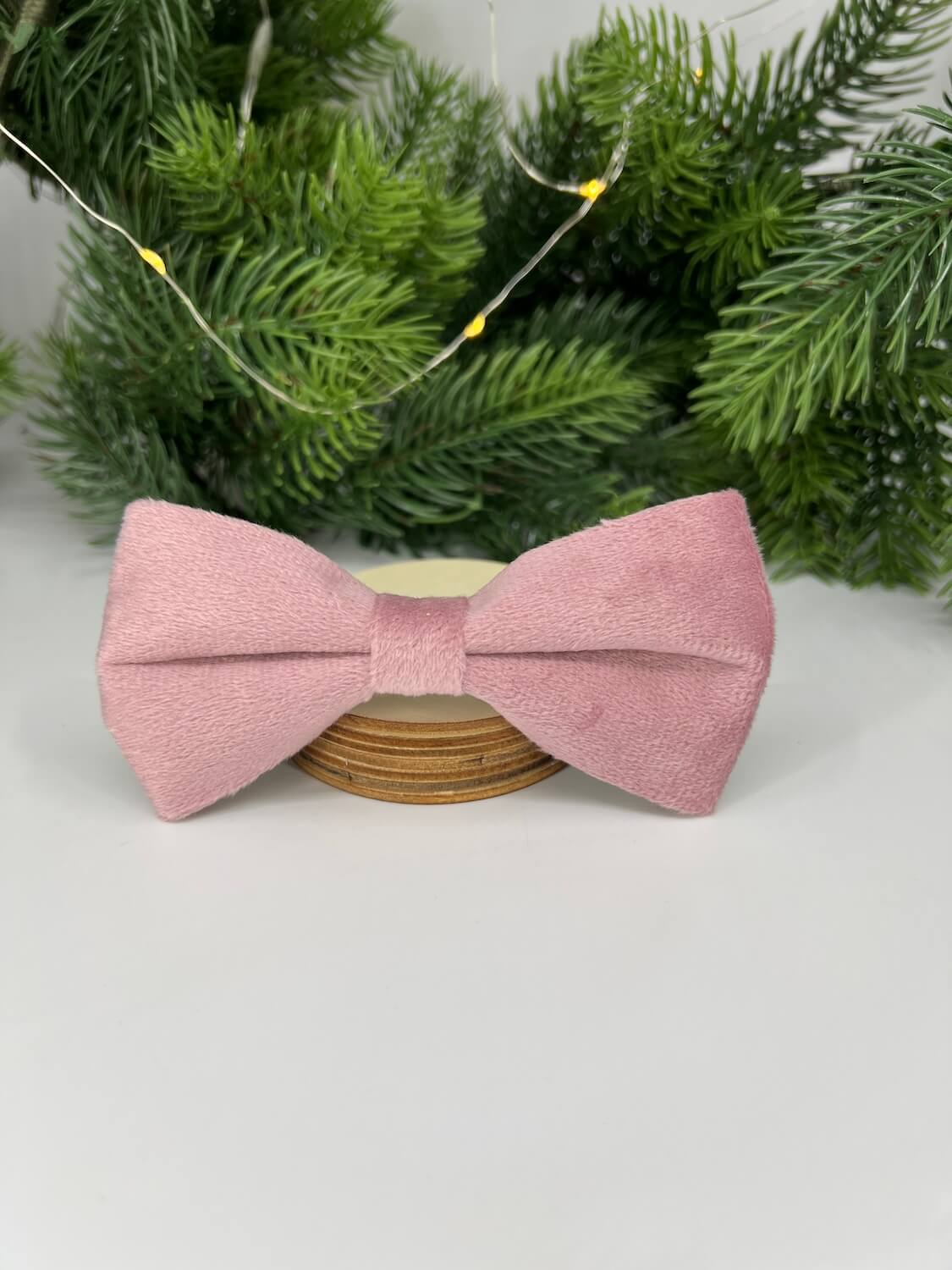 Vsepropejska Charm semišový motýlek pro psa na obojek Barva: Růžová, Rozměr (cm): 5x11 cm