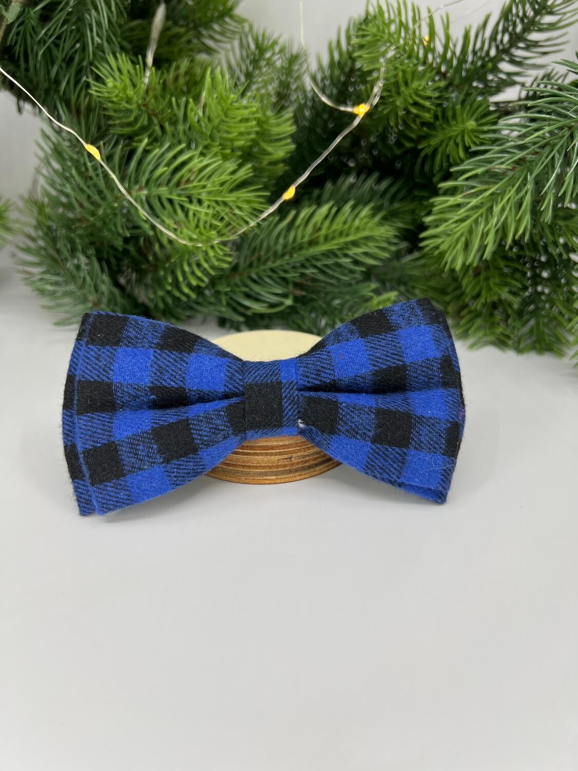 Vsepropejska Louis károvaný motýlek pro psa na obojek Barva: Černo-modrá, Rozměr (cm): 5x11 cm