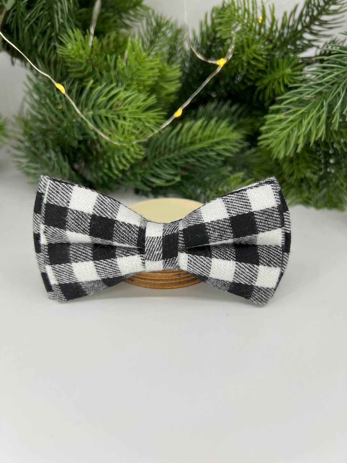 Vsepropejska Louis károvaný motýlek pro psa na obojek Barva: Bílo-černá, Rozměr (cm): 5x11 cm