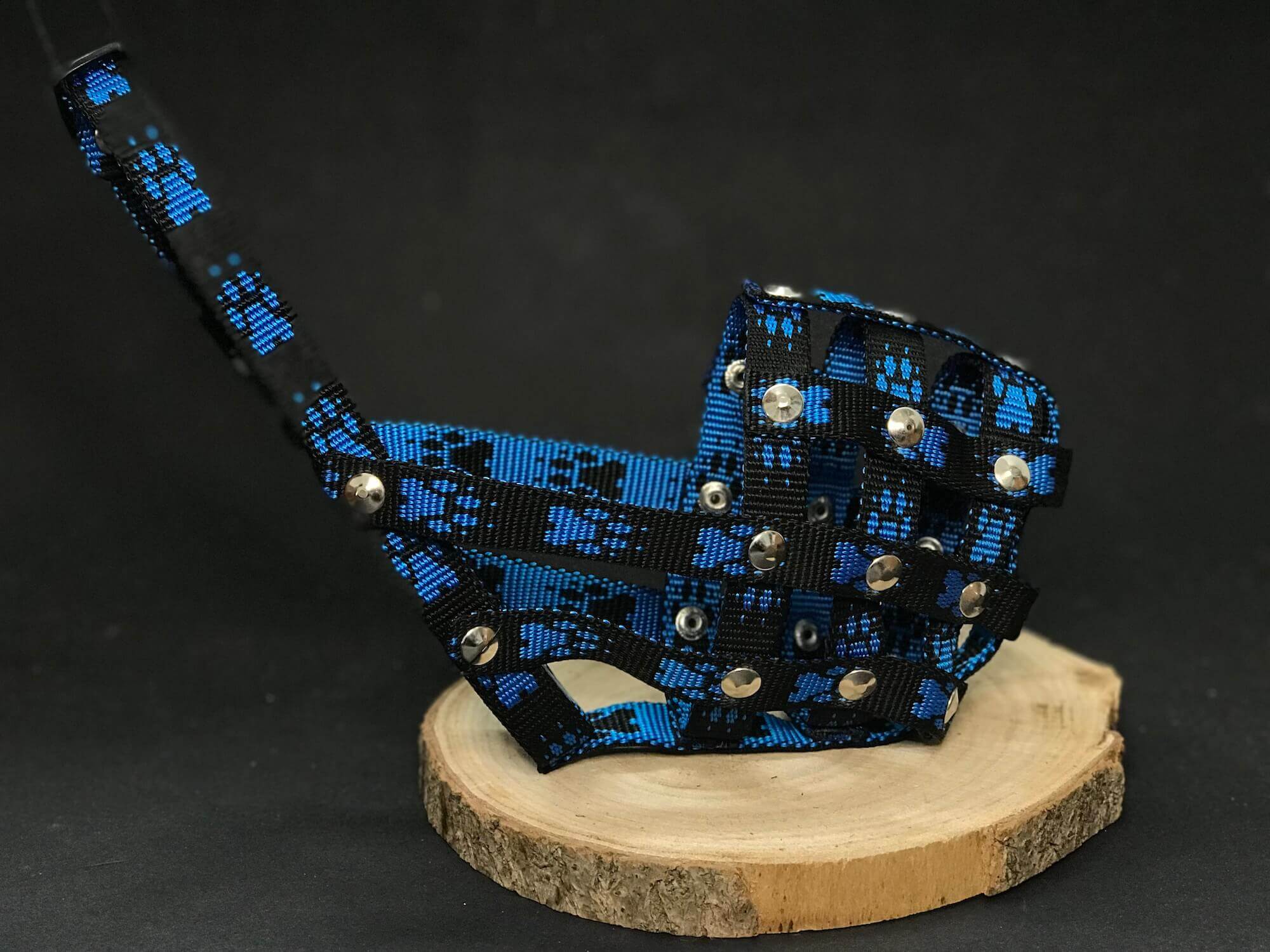 Huč nylonový náhubek pro klasický čumák Barva: Modrá, Obvod čumáku: 22 cm, Délka čumáku: 7,5 cm