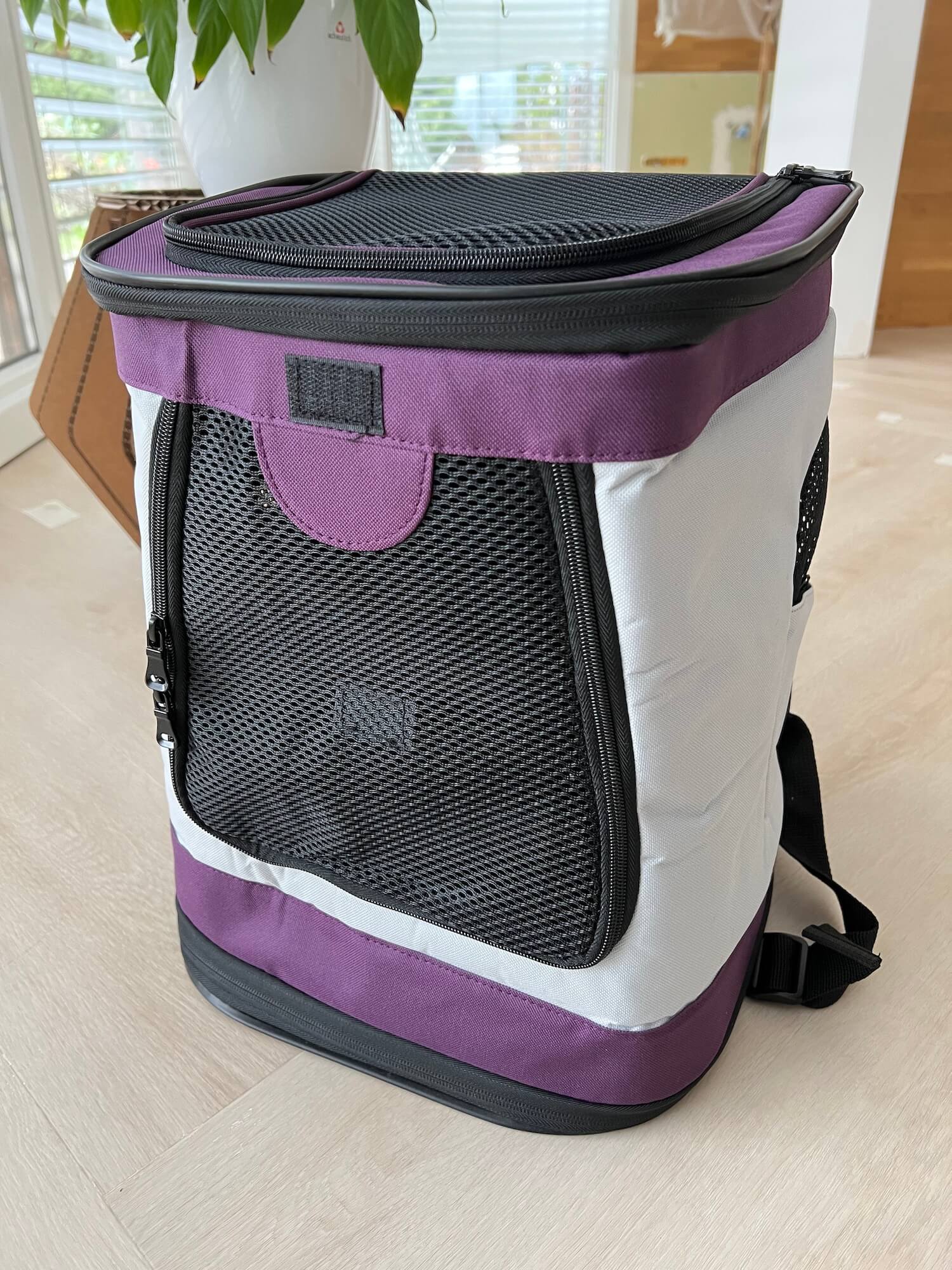 Vsepropejska Path bílo-fialový sportovní batoh pro psa | do 6 Kg