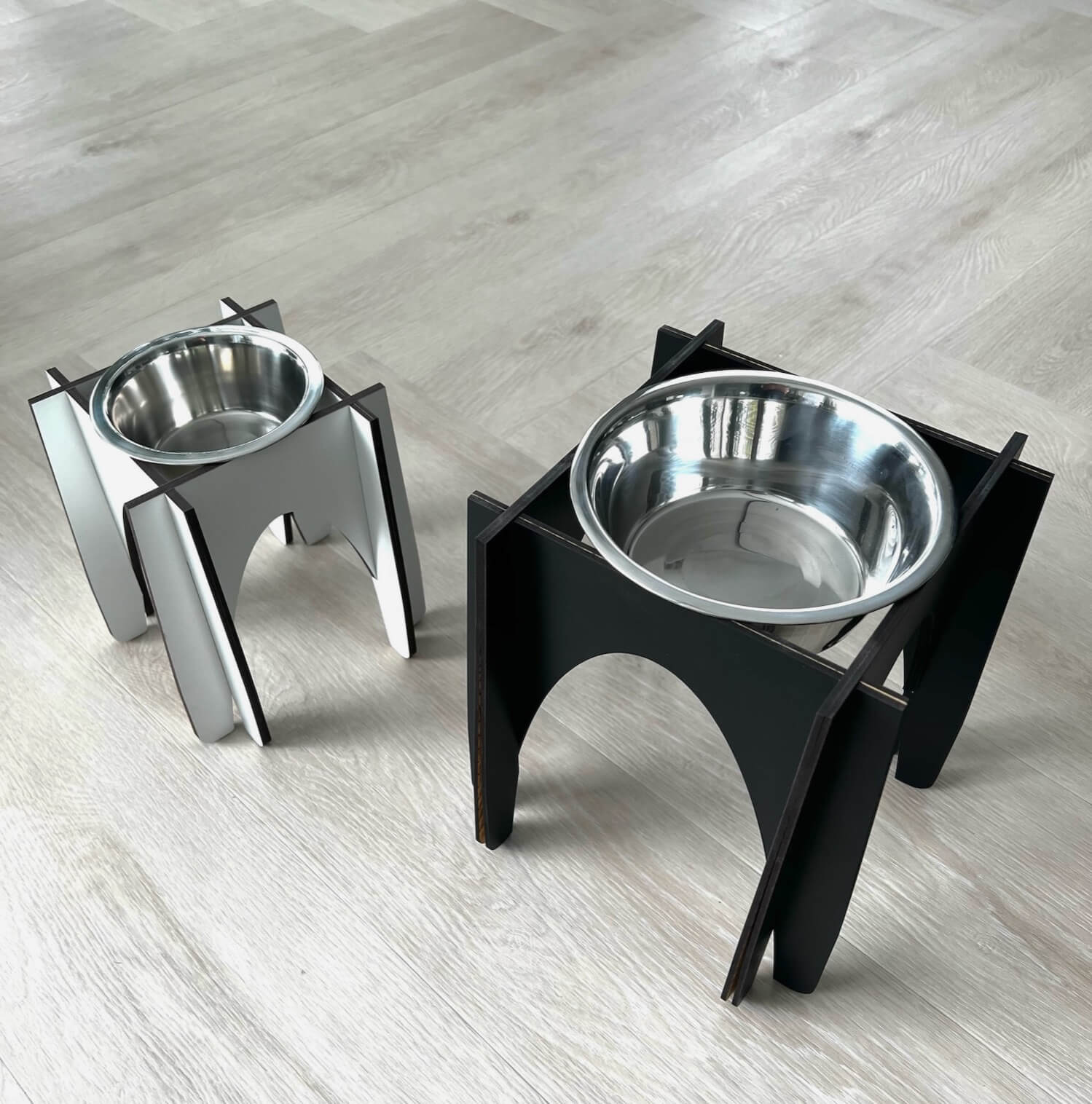 Vsepropejska Ryn stojan na misky pro psy či kočky Barva: Bílá, Rozměr (cm): 20 x 16