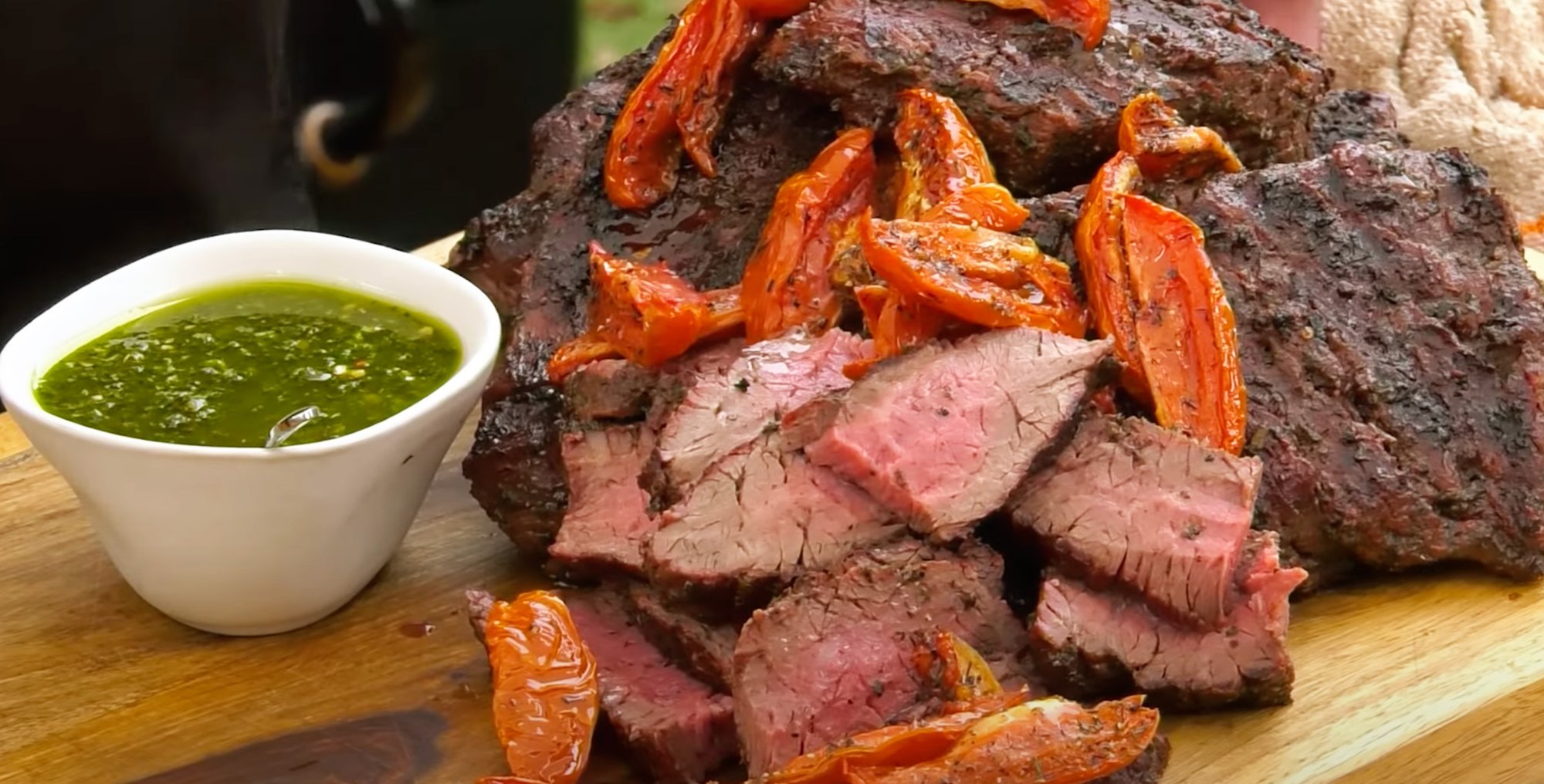 Bravčový grilovaný steak s chimichurri omáčkou