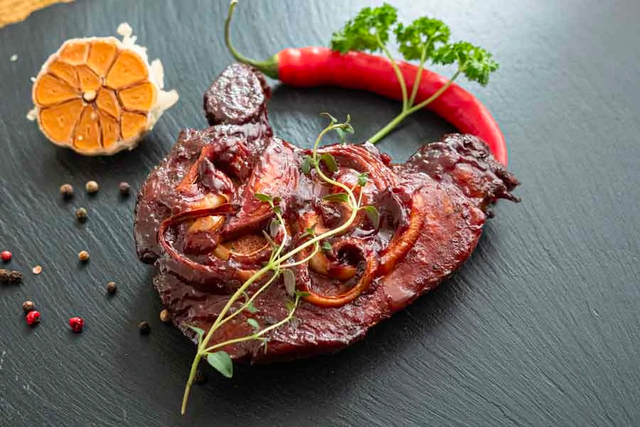 Šťavnatý bravčový bôčik s kosťou z udiarne Borniak