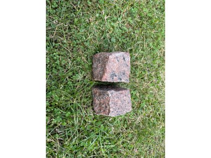 Žulová dlažební kostka červená 6-8cm