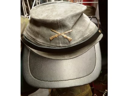 Jižanská kožená čepice konfederace s odznakem - jižanská šeď.