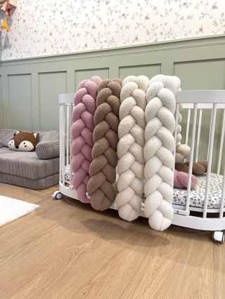 NOVINKA!🤩 🦊Boucle vrkoče do postieľky v obľúbených pastelových farbách.