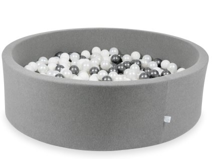 Veľký suchý bazén v sivej farbe