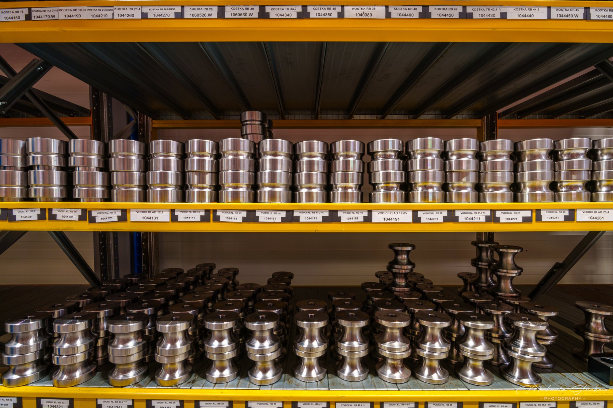 Skladování a organizace nářadí: Jak udržet dílnu přehlednou a funkční