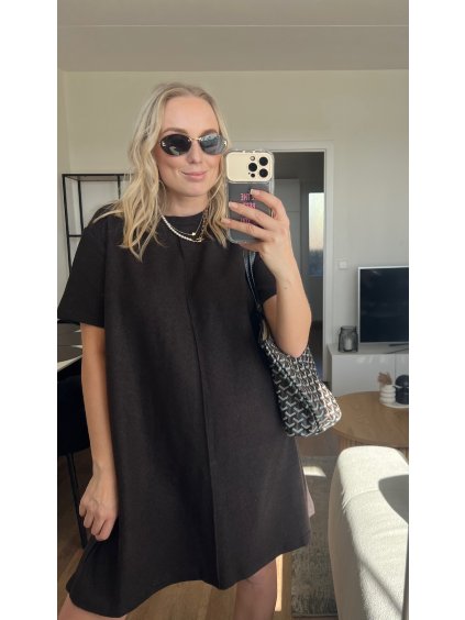 Minimalistické tričkové šaty – hnědé