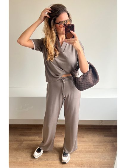 Exkluzivní hnědý komplet - pohodlný dámský set s krátkým rukávem