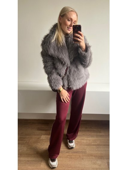 Trendy šedý kožich z umělé kožešiny - stylový podzimní kabátek