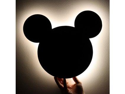 lampička myšák rozsvícená ve tmě