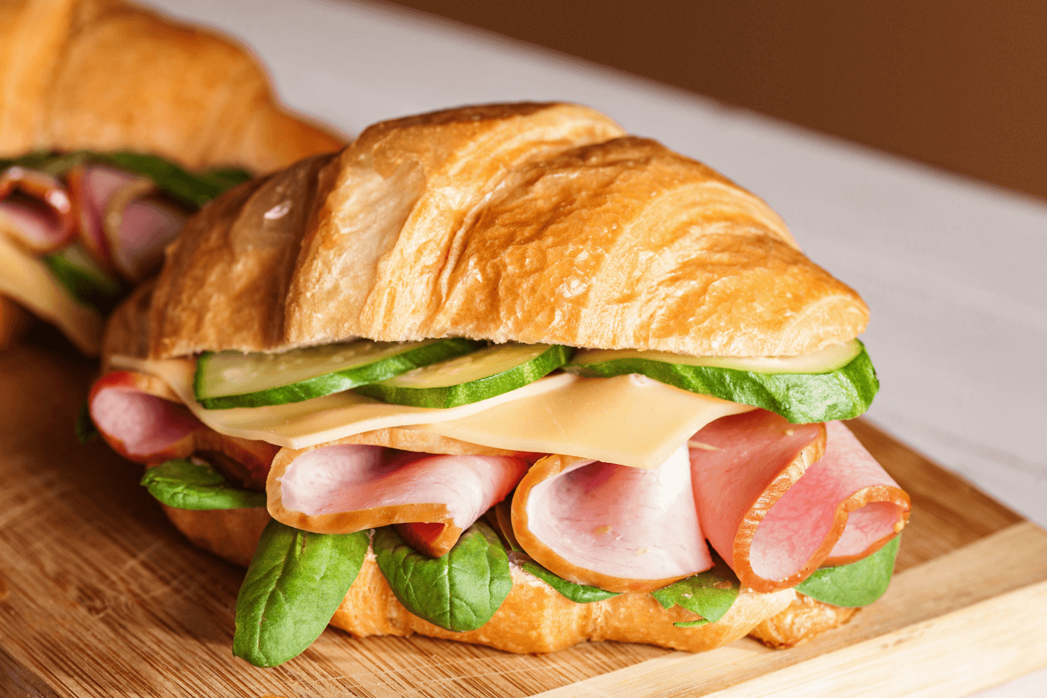 Mini croissanty plnené šunkou a syrom