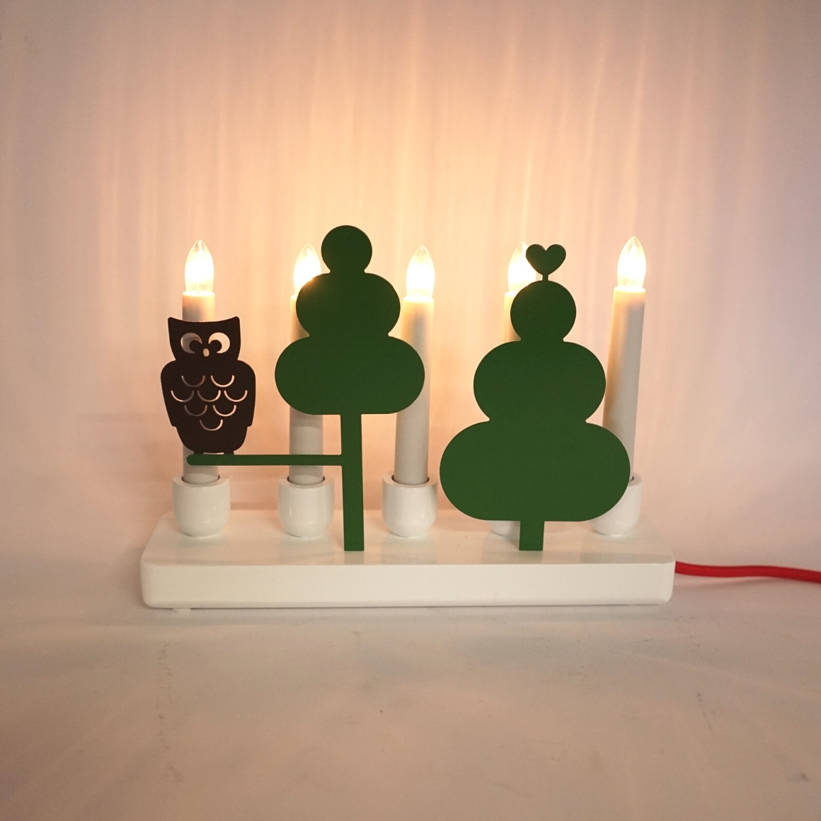 E-shop Elektrický kovový svietnik WOOD OWL, biely