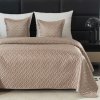 Béžový přehoz na postel se vzorem WICKER pro luxusní vzhled