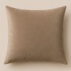 Světle hnědý povlak na polštář VELVET 40x40 cm – hebký a elegantní