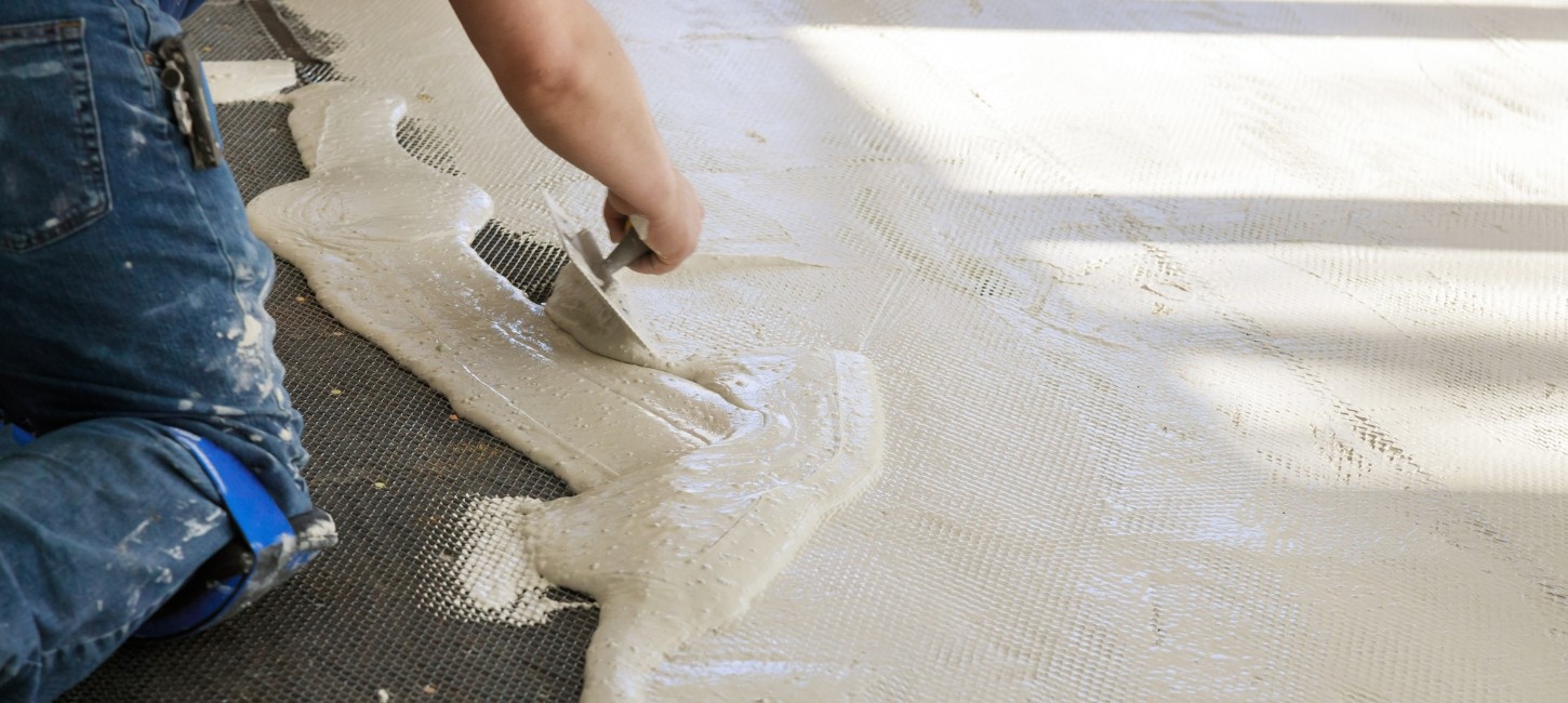 8-sparovaci-hmota-bil