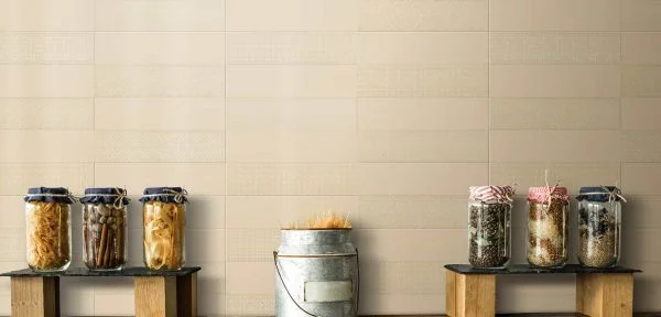 Dekorativní světlé obklady Deceram Clarte Decor Dovetail 7,5x30 Matt.