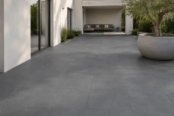 Venkovní posezení s dlažbou Deceram Outdoor LOT2 BET. Anthracite