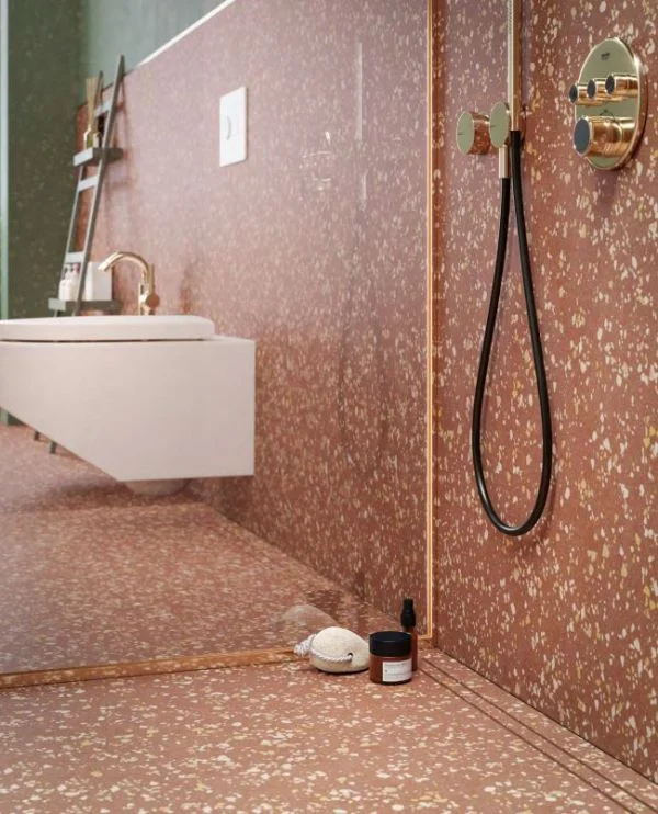 Červený obklad do koupelny Gigacer Inclusioni Classico Rosso Mat - vzhled terrazzo