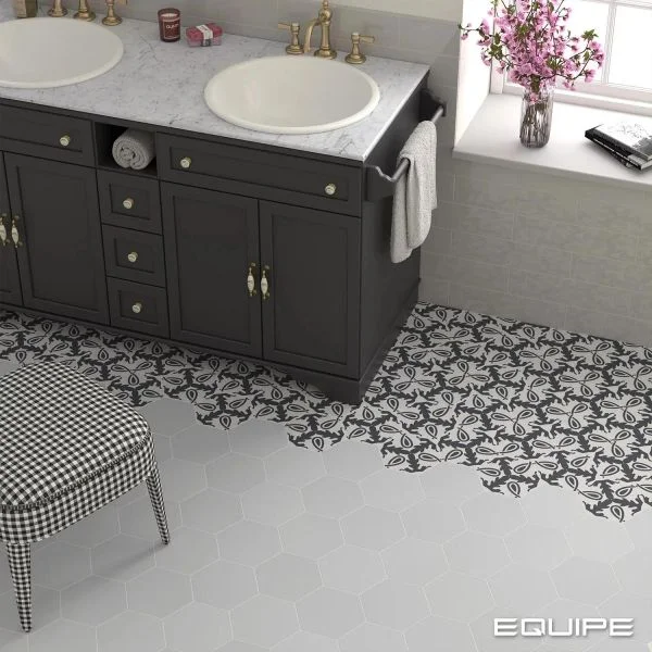 Decor Eterna s barvou Oxford Gray (Equipe Coimbra) v koupelně