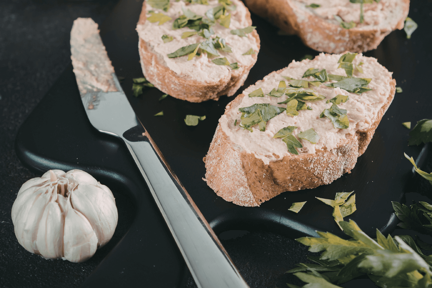 Pomazánka s pečeným česnekem