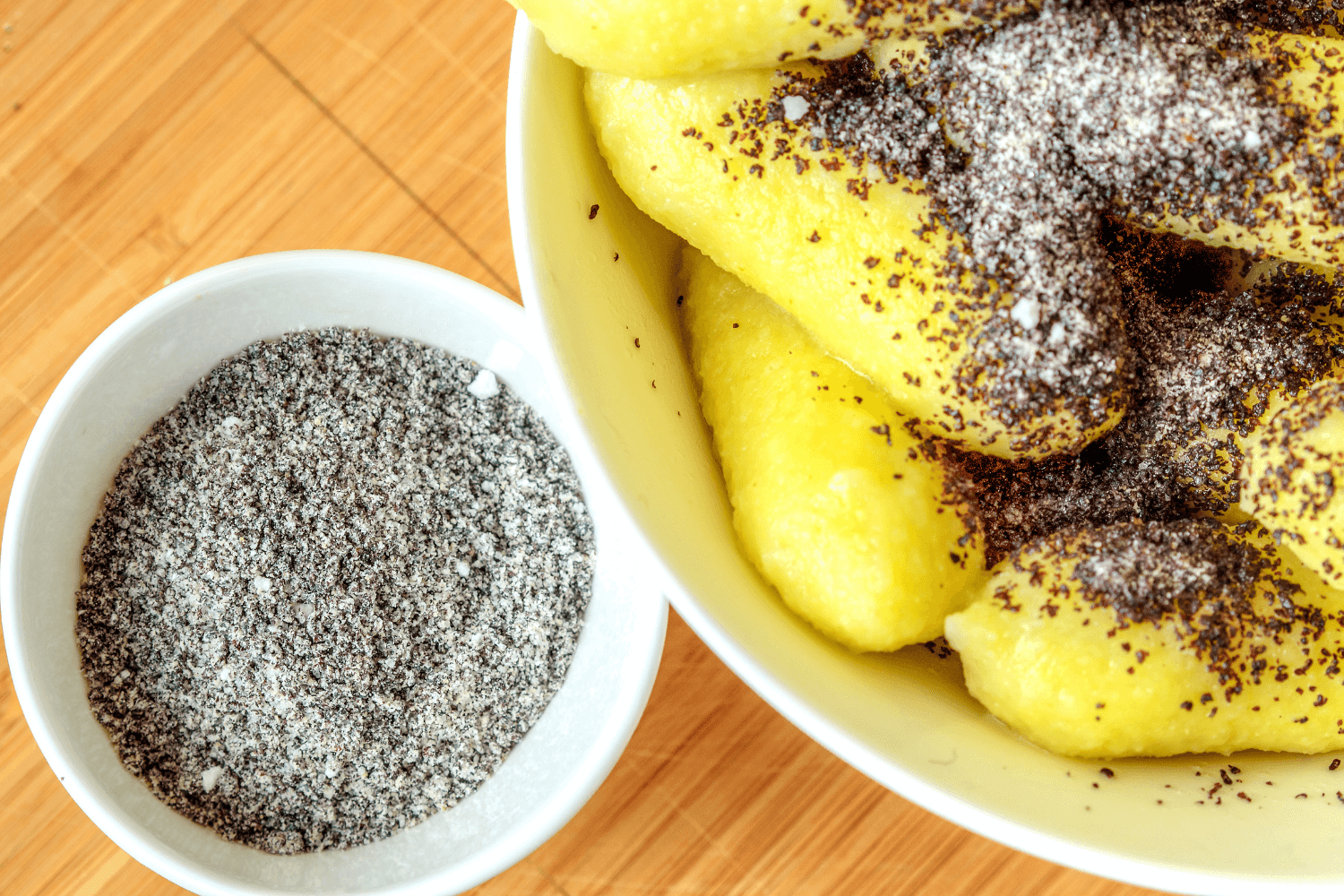 Bramborové šišky se švestkovými povidly a mákem