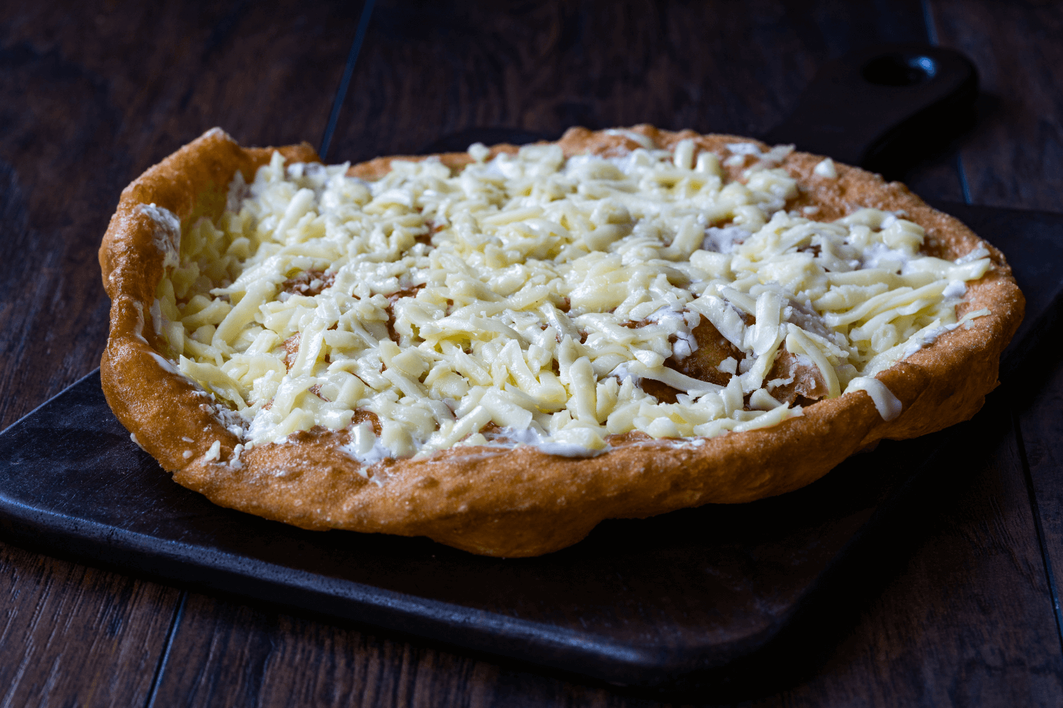 Langoše z kynutého těsta