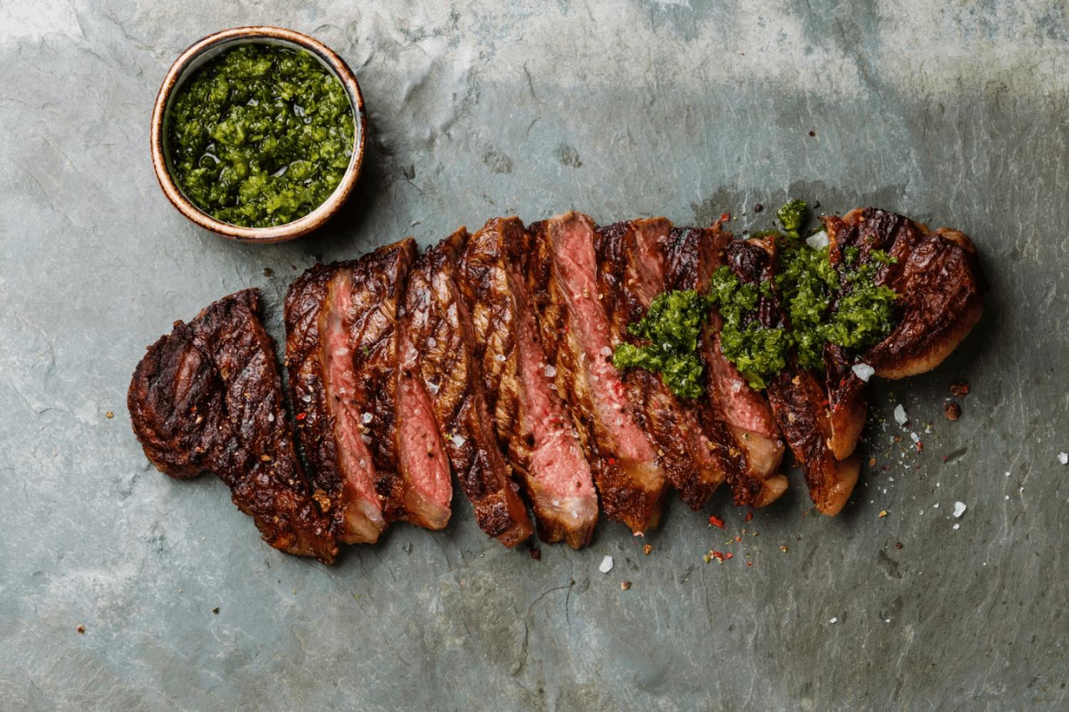 Hovězí flank steak s chimichurri omáčkou