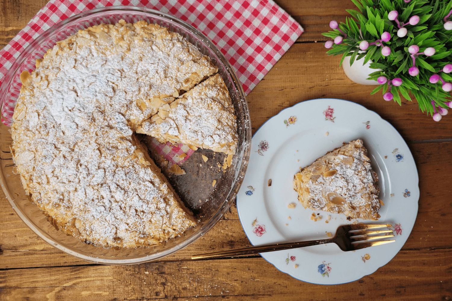 Hruškový koláč s mandlovou drobenkou
