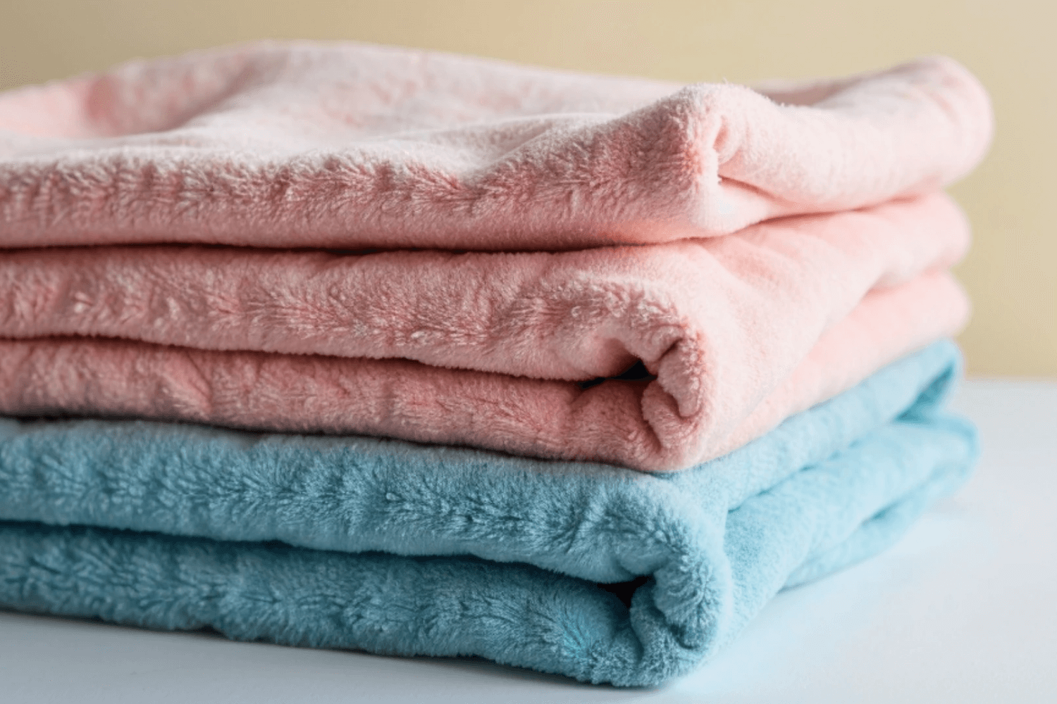 Jak složit mikroplyšové prostěradlo?