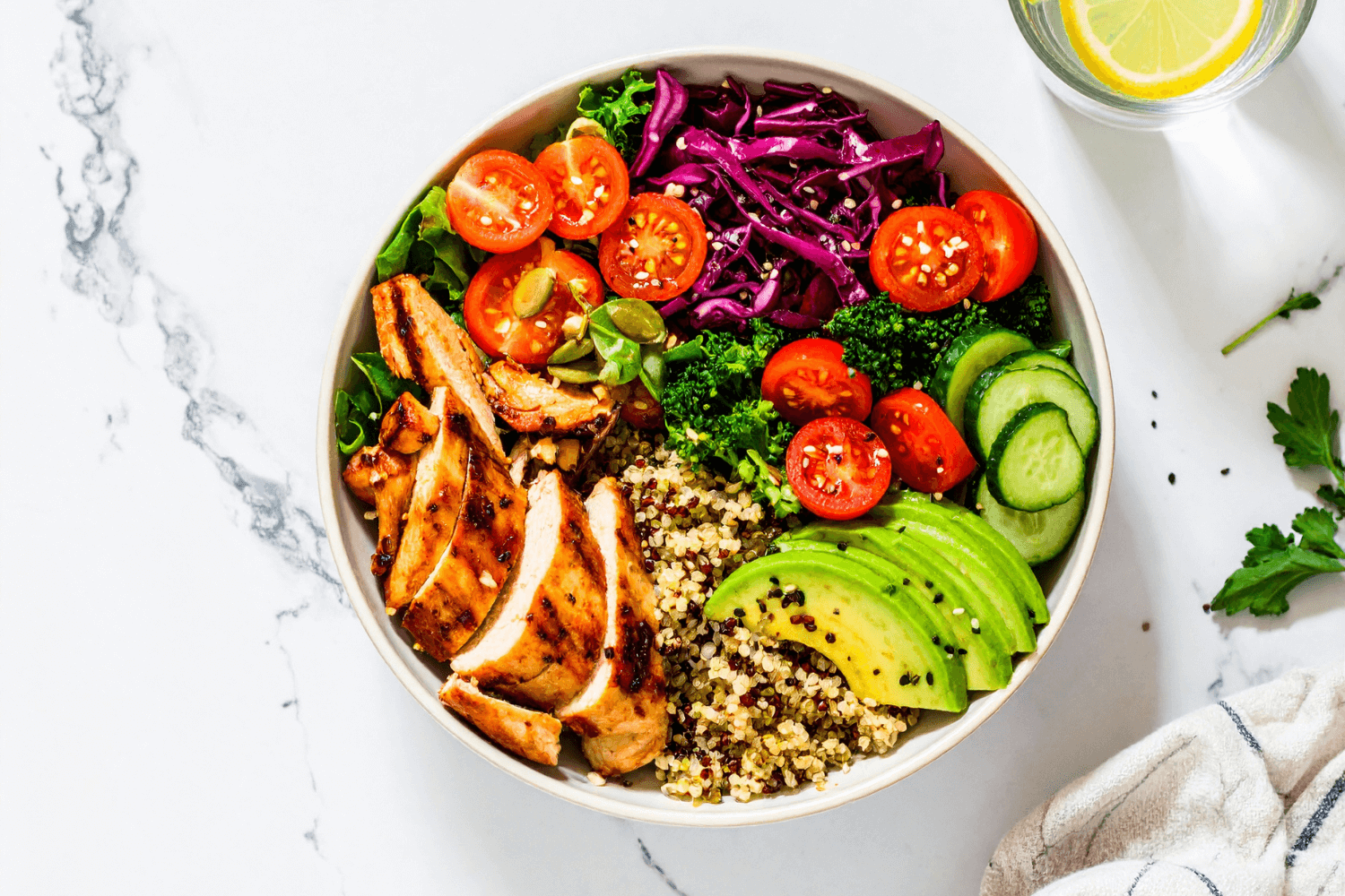 Quinoa bowl s kuřetem
