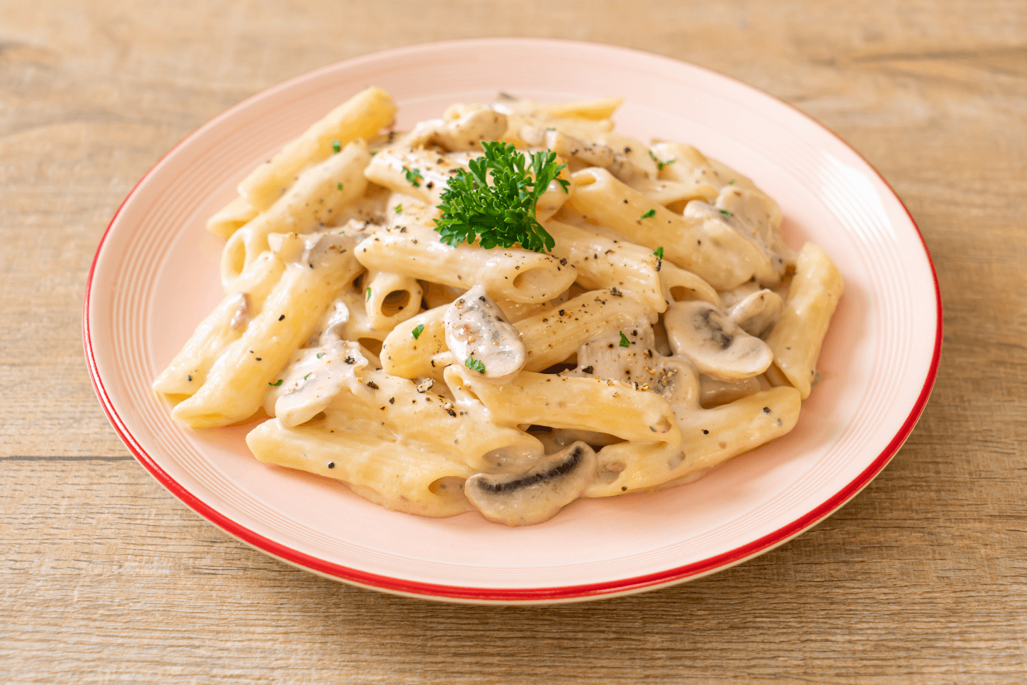 Těstoviny penne se smetanovou omáčkou