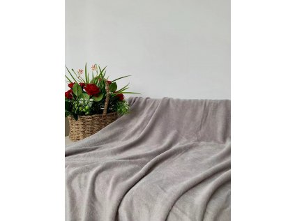 Luxusní světle šedá mikroplyšová deka SOFT – měkkost a elegance v jednom