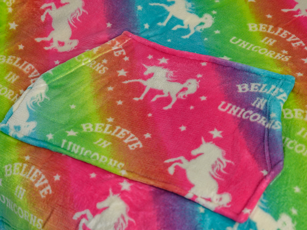 Beránková mikinová deka s rukávy a kapucí ALICORN barevná (obrázek 4)