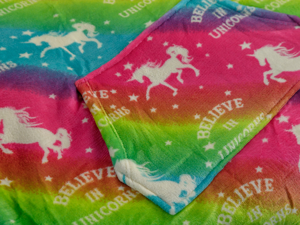 Beránková mikinová deka s rukávy a kapucí ALICORN barevná (obrázek 5)