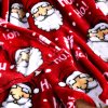 Červená vánoční mikroplyšová deka SANTA HOHO!