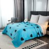 Přehoz na postel CORAZON modrý s romantickým vzorem srdcí