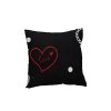 Dekorační povlak na polštář DEAMON 40x50 cm s černým podkladem a motivem "love"