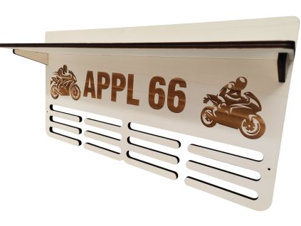 Věšák na medaile s poličkou a vlastním jménem