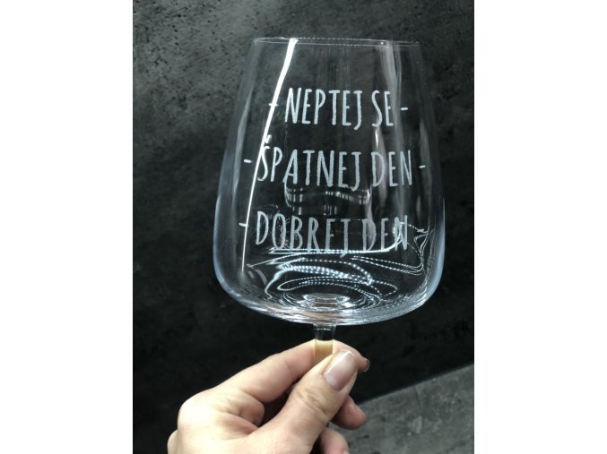 Sklenička na červené víno