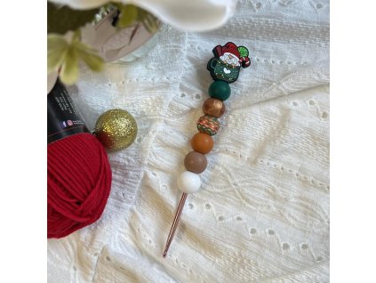 Vánoční skřítek v hrnečku háček se silikonovými korálky vyrobenolaskou.cz