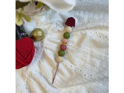 Vínový svetr háček se silikonovými korálky vyrobenolaskou.cz