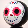 los muertos rucne malovana figurka ze dreva
