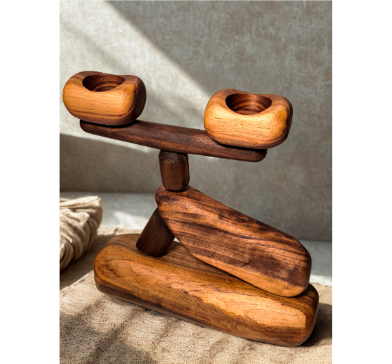 Ručne robený svietnik rovnováha